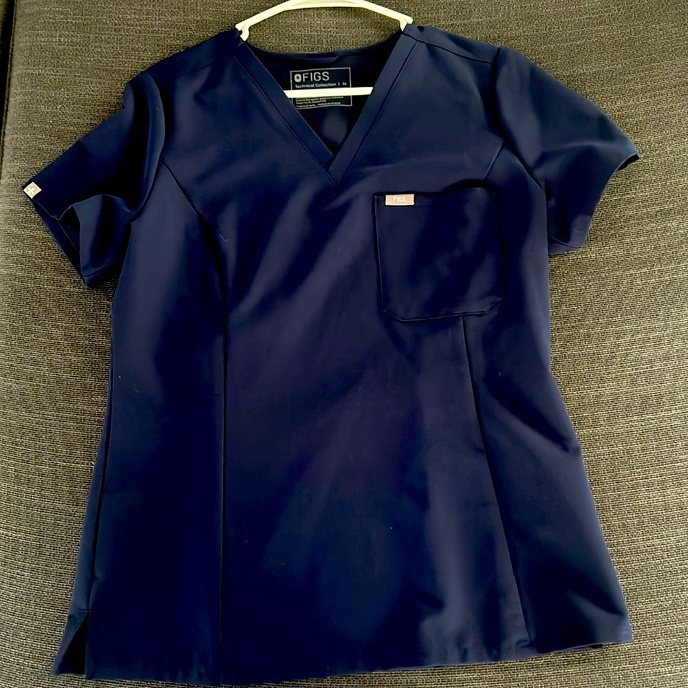 FIGS 1- pocket scrub top